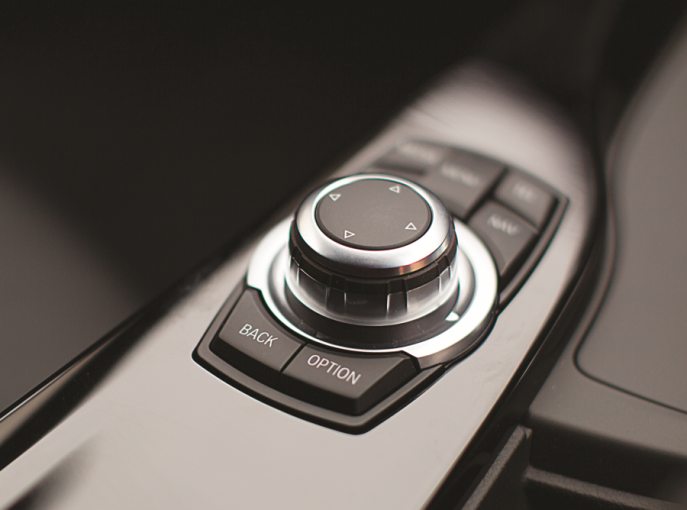The BMW iDrive controller, the intuitive ‘operational hub’ for ‘phone, entertainment and navigation.